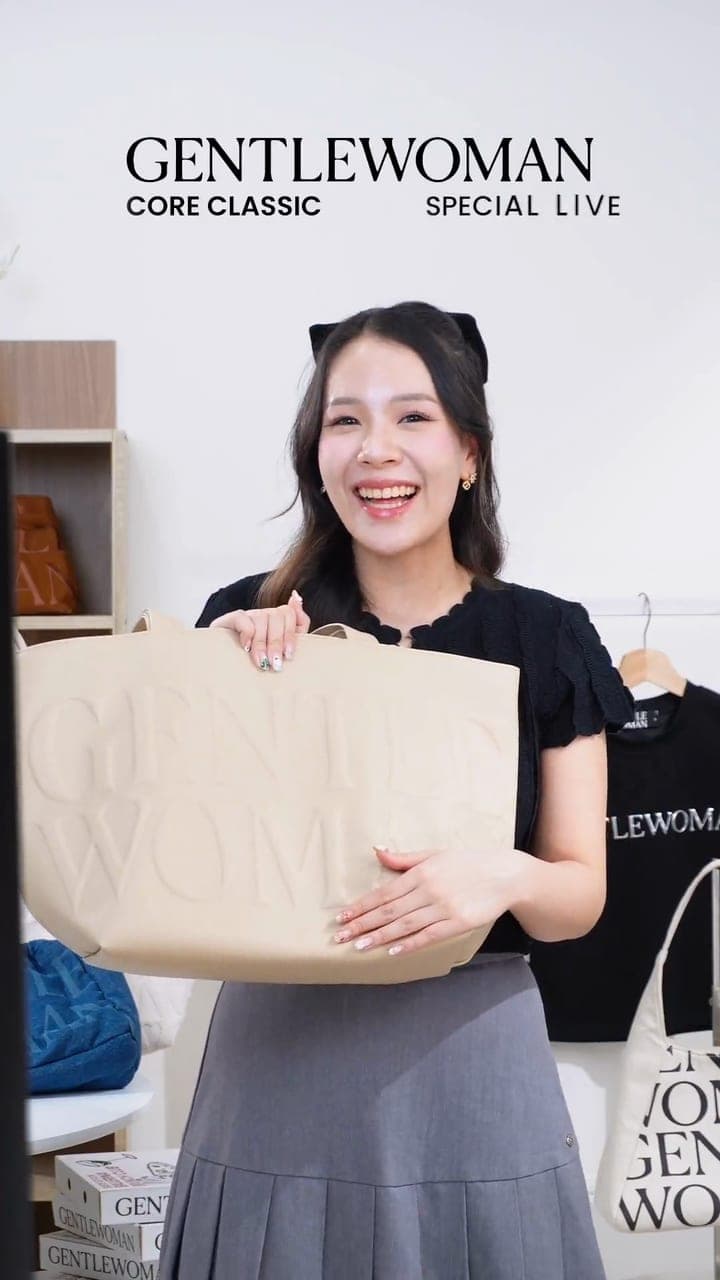 Gentlewoman special live: a host shows the brand's tote bags