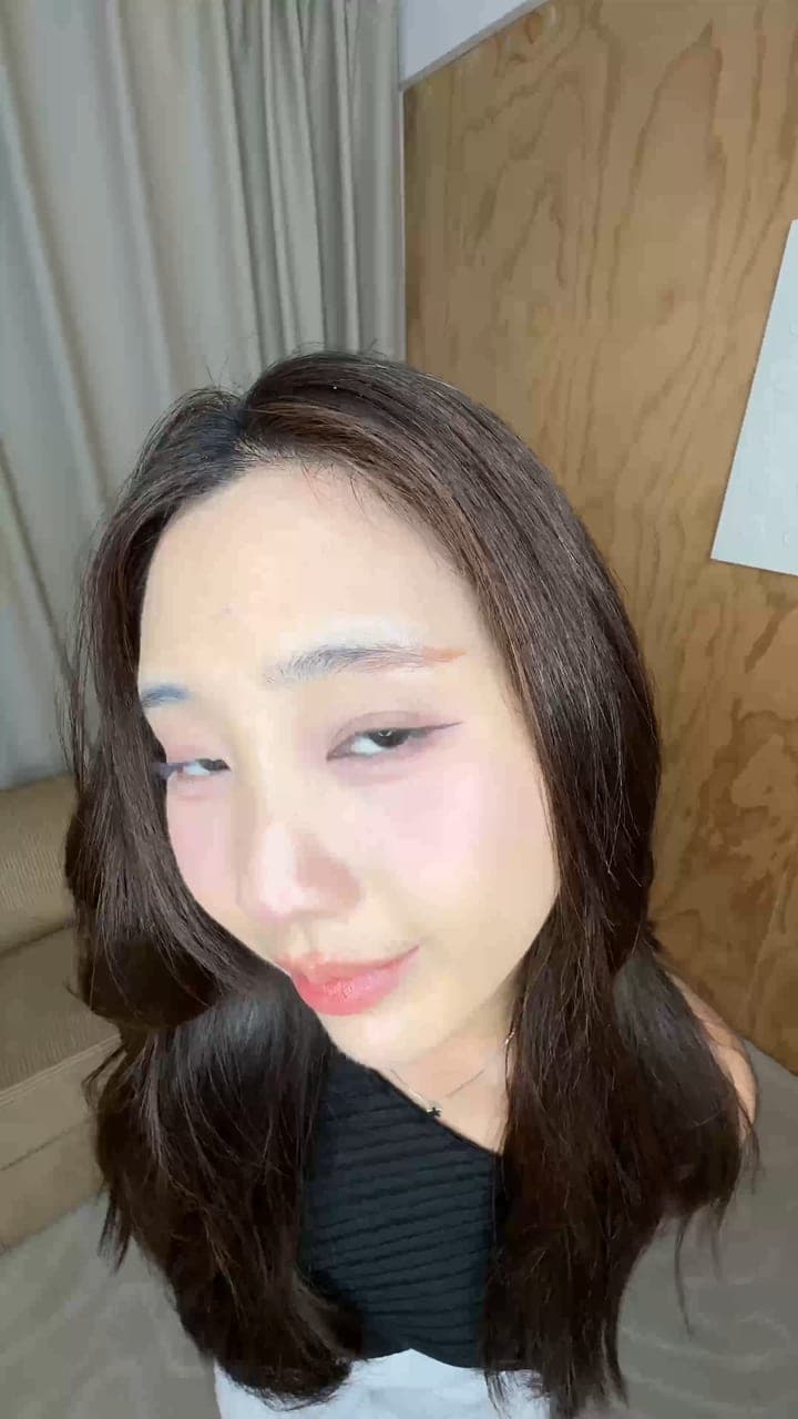Jung Saem Mool make-up tutorial: a cool-tone look step by step