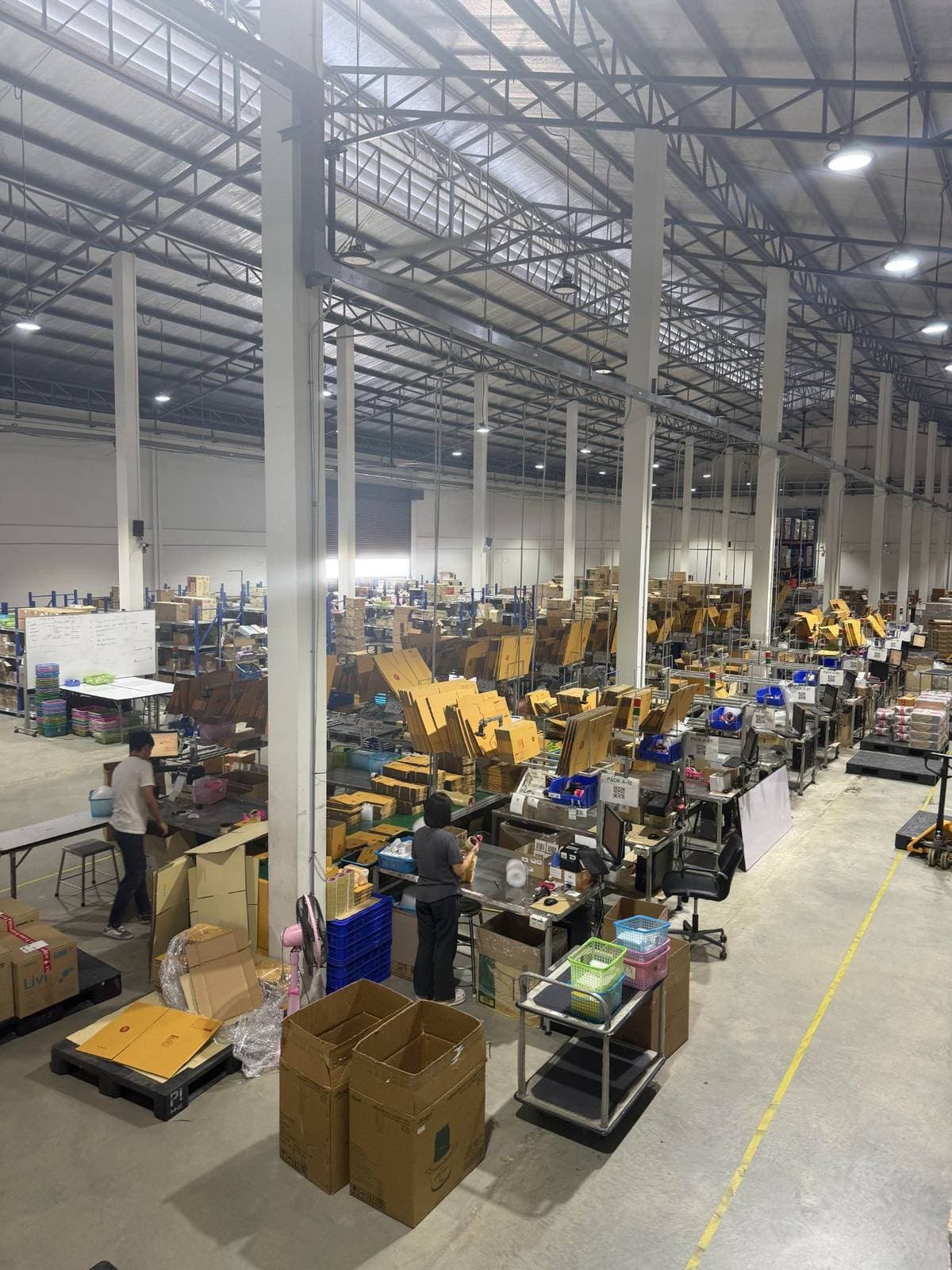 Order preparation on the Ripples warehouse floor